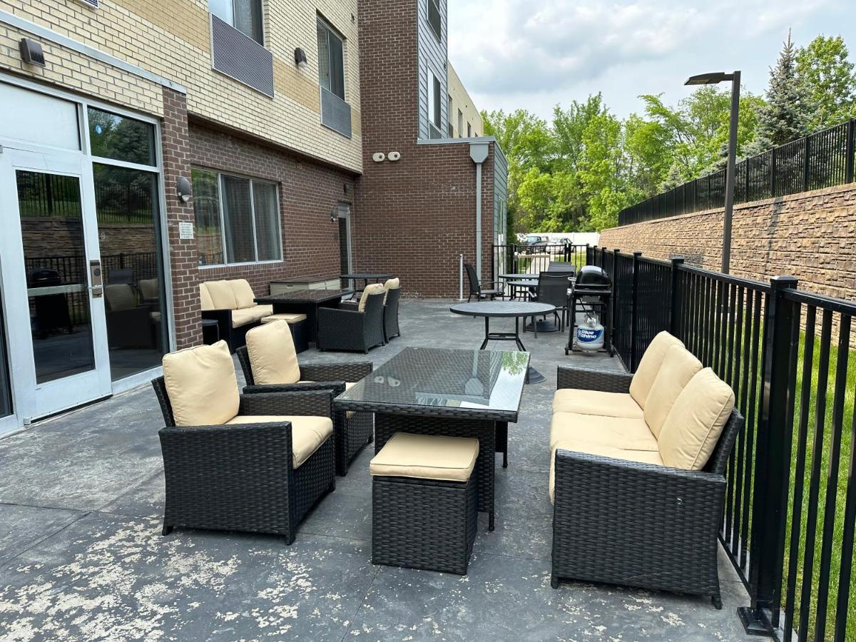 Fairfield Inn & Suites By Marriott Detroit Chesterfield Экстерьер фото