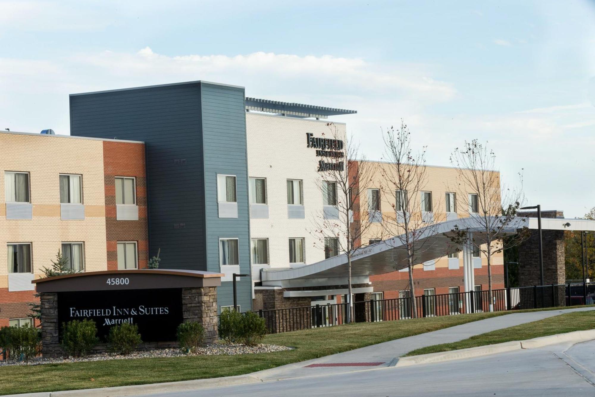 Fairfield Inn & Suites By Marriott Detroit Chesterfield Экстерьер фото