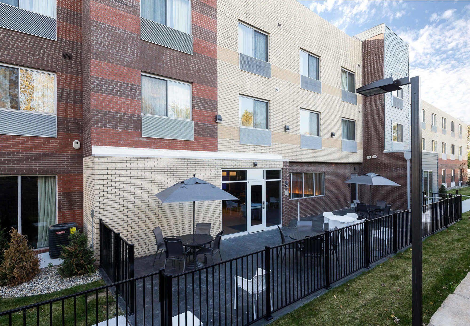 Fairfield Inn & Suites By Marriott Detroit Chesterfield Экстерьер фото